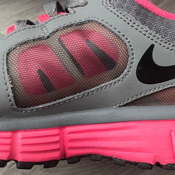 Nike Women's Dual Fusion ST2 Sneakers, Gray/Hot Pink Size 7 - Picture 12 of 16